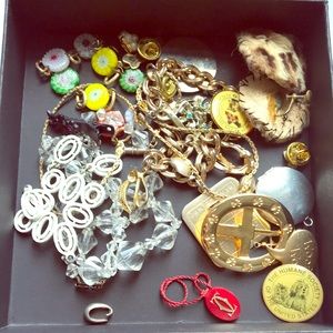 Mixed bunch of pieces of Jewelry